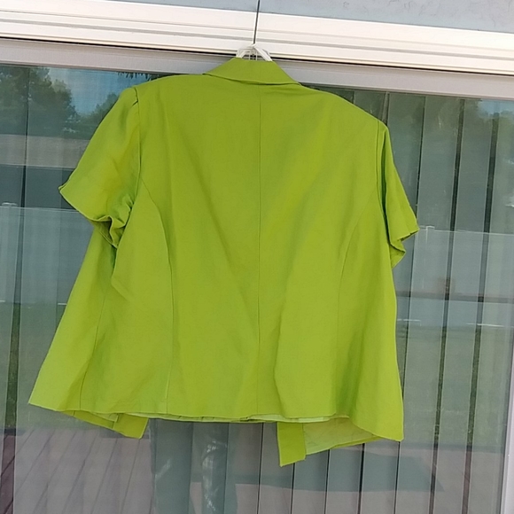 K Woman Collection Top and Jacket. - Picture 5 of 7